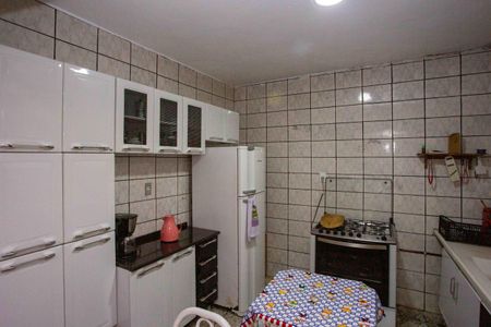Casa à venda com 257m², 5 quartos e 3 vagasCozinha Casa 1
