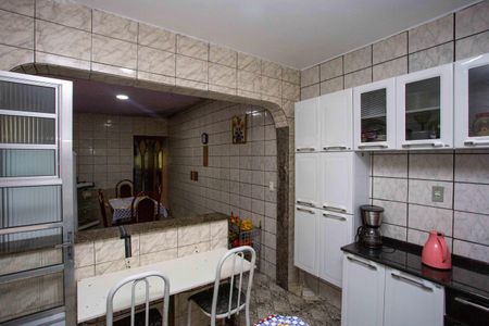 Casa à venda com 257m², 5 quartos e 3 vagasCozinha Casa 1