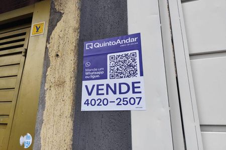 Casa à venda com 109m², 3 quartos e 2 vagas Casa à venda com 109m², 3 quartos e 2 vagasFachada