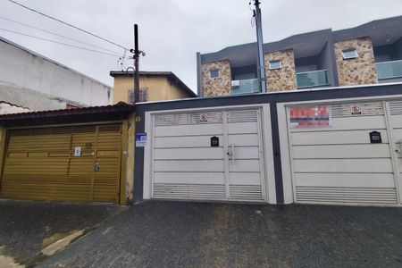 Casa à venda com 109m², 3 quartos e 2 vagas Casa à venda com 109m², 3 quartos e 2 vagasFachada