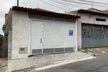 Casa para alugar com 136m², 2 quartos e 2 vagasFachada