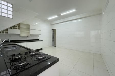 Casa para alugar com 136m², 2 quartos e 2 vagasCozinha - Armários