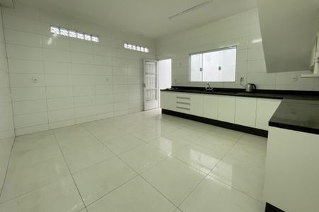 Casa para alugar com 136m², 2 quartos e 2 vagasCozinha - Armários