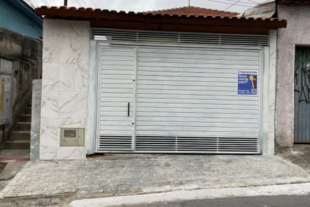 Casa para alugar com 136m², 2 quartos e 2 vagasFachada