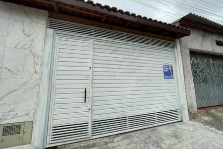 Casa para alugar com 136m², 2 quartos e 2 vagasFachada