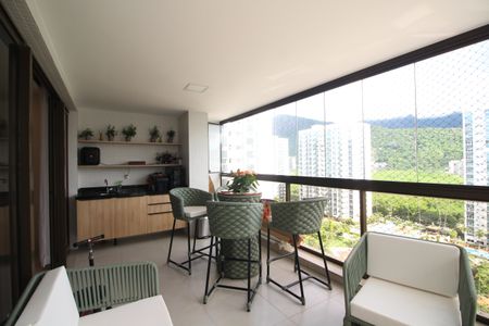 Apartamento para alugar com 160m², 3 quartos e 3 vagasVaranda