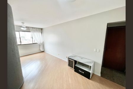 Apartamento para alugar com 70m², 2 quartos e 1 vagaSala