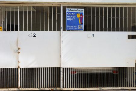 Casa para alugar com 60m², 2 quartos e 1 vagaPlaca instalada no portão do imóvel - Código da placa:YZUS-1623