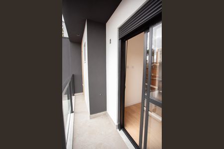 VARANDA DO QUARTO SUÍTE 1 de casa para alugar com 2 quartos, 70m² em Vila Guaca, São Paulo