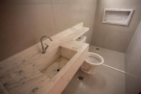 Casa para alugar com 70m², 2 quartos e 2 vagas Casa para alugar com 70m², 2 quartos e 2 vagasBANHEIRO DA SUÍTE 2