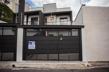 Casa para alugar com 70m², 2 quartos e 2 vagas Casa para alugar com 70m², 2 quartos e 2 vagasFACHADA