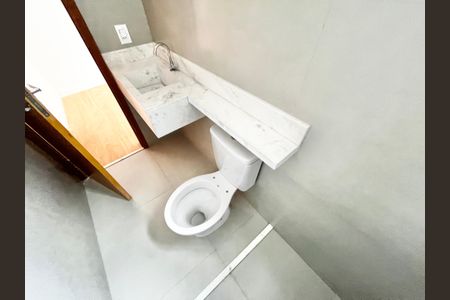 Casa para alugar com 70m², 2 quartos e 2 vagas Casa para alugar com 70m², 2 quartos e 2 vagasBanheiro da Suíte 1