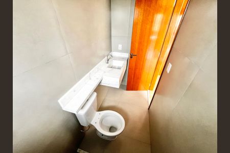 Casa para alugar com 70m², 2 quartos e 2 vagas Casa para alugar com 70m², 2 quartos e 2 vagasBanheiro da Suíte 2