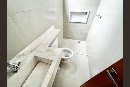 Casa para alugar com 70m², 2 quartos e 2 vagas Casa para alugar com 70m², 2 quartos e 2 vagasBanheiro da Suíte 1