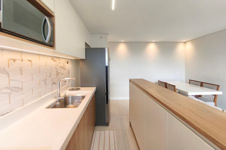 Cozinha de apartamento à venda com 2 quartos, 46m² em Jardim São Vicente, Campinas