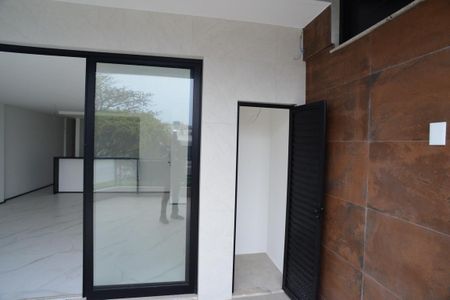 Apartamento à venda com 240m², 3 quartos e 2 vagasVaranda