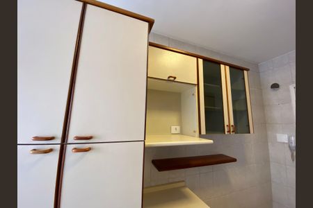 Apartamento para alugar com 54m², 2 quartos e 1 vaga Apartamento para alugar com 54m², 2 quartos e 1 vagaCozinha - Armários