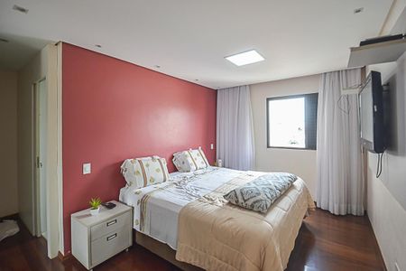 Apartamento para alugar com 220m², 4 quartos e 3 vagas Apartamento para alugar com 220m², 4 quartos e 3 vagasQuarto Suíte