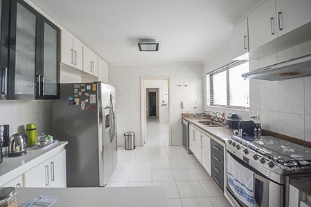 Apartamento para alugar com 220m², 4 quartos e 3 vagas Apartamento para alugar com 220m², 4 quartos e 3 vagasCozinha