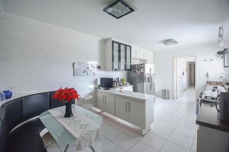 Apartamento para alugar com 220m², 4 quartos e 3 vagas Apartamento para alugar com 220m², 4 quartos e 3 vagasCozinha