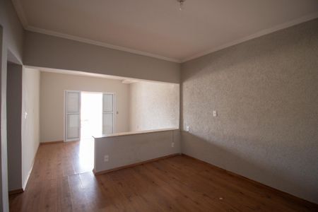 Casa para alugar com 250m², 3 quartos e 4 vagasSuite 