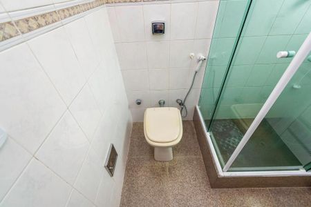 Casa à venda com 220m², 3 quartos e 2 vagas Casa à venda com 220m², 3 quartos e 2 vagasBanheiro da Suíte 2