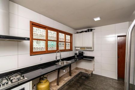 Casa à venda com 220m², 3 quartos e 2 vagas Casa à venda com 220m², 3 quartos e 2 vagasCozinha