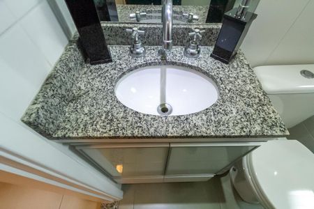 Apartamento à venda com 69m², 3 quartos e 3 vagas Apartamento à venda com 69m², 3 quartos e 3 vagasBanheiro Social