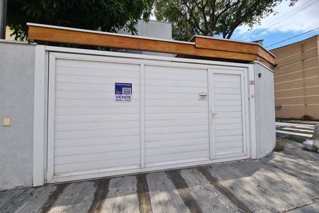 Casa para alugar com 75m², 2 quartos e 2 vagasFachada