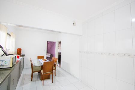 Casa à venda com 145m², 2 quartos e 4 vagas Casa à venda com 145m², 2 quartos e 4 vagasCozinha