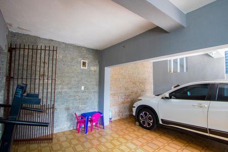 Casa à venda com 145m², 2 quartos e 4 vagas Casa à venda com 145m², 2 quartos e 4 vagasGaragem