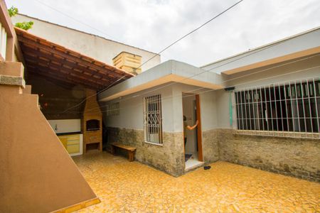 Casa à venda com 145m², 2 quartos e 4 vagas Casa à venda com 145m², 2 quartos e 4 vagasQuintal/Espaço gourmet