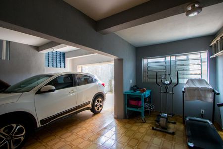 Casa à venda com 145m², 2 quartos e 4 vagas Casa à venda com 145m², 2 quartos e 4 vagasGaragem