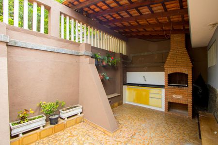 Casa à venda com 145m², 2 quartos e 4 vagas Casa à venda com 145m², 2 quartos e 4 vagasQuintal/Espaço gourmet