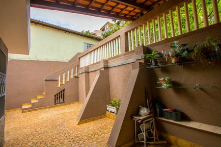 Casa à venda com 145m², 2 quartos e 4 vagas Casa à venda com 145m², 2 quartos e 4 vagasQuintal/Espaço gourmet