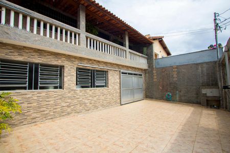 Casa à venda com 145m², 2 quartos e 4 vagas Casa à venda com 145m², 2 quartos e 4 vagasÁrea frontal