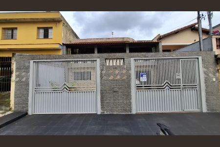 Casa à venda com 145m², 2 quartos e 4 vagas Casa à venda com 145m², 2 quartos e 4 vagasFachada