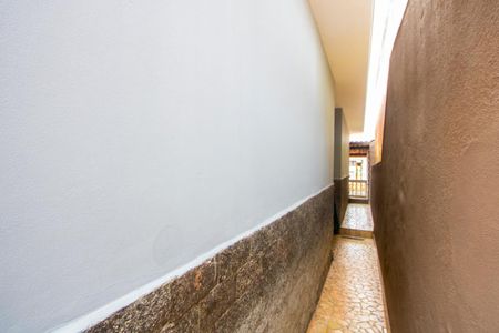 Casa à venda com 145m², 2 quartos e 4 vagas Casa à venda com 145m², 2 quartos e 4 vagasCorredor lateral