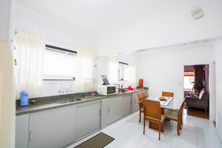 Casa à venda com 145m², 2 quartos e 4 vagas Casa à venda com 145m², 2 quartos e 4 vagasCozinha