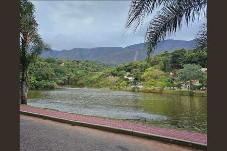 Casa de condomínio à venda com 290m², 4 quartos e 4 vagas Casa de condomínio à venda com 290m², 4 quartos e 4 vagasLagoa do condomínio