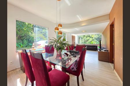 Sala de casa de condomínio à venda com 4 quartos, 290m² em Retiro do Chale, Brumadinho