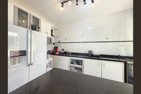 Casa de condomínio à venda com 290m², 4 quartos e 4 vagas Casa de condomínio à venda com 290m², 4 quartos e 4 vagasCozinha