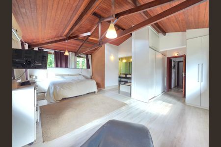 Casa de condomínio à venda com 290m², 4 quartos e 4 vagas Casa de condomínio à venda com 290m², 4 quartos e 4 vagasQuarto Suíte Master