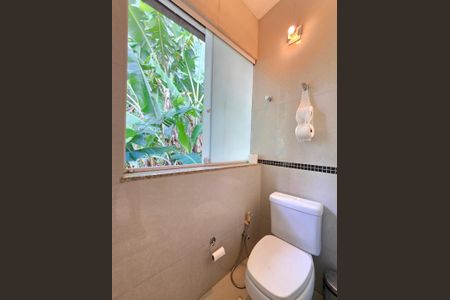 Casa de condomínio à venda com 290m², 4 quartos e 4 vagas Casa de condomínio à venda com 290m², 4 quartos e 4 vagasBanheiro da Suíte Master