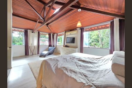 Casa de condomínio à venda com 290m², 4 quartos e 4 vagas Casa de condomínio à venda com 290m², 4 quartos e 4 vagasQuarto Suíte Master