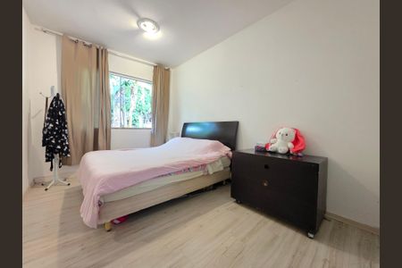 Casa de condomínio à venda com 290m², 4 quartos e 4 vagas Casa de condomínio à venda com 290m², 4 quartos e 4 vagasQuarto 3