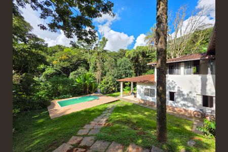 Casa de condomínio à venda com 290m², 4 quartos e 4 vagas Casa de condomínio à venda com 290m², 4 quartos e 4 vagasPiscina e quintal