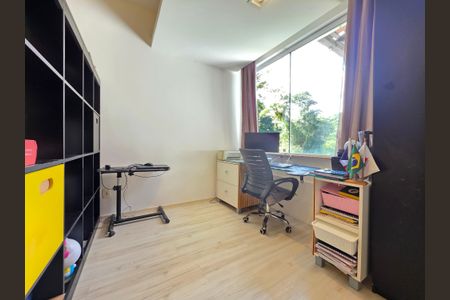 Casa de condomínio à venda com 290m², 4 quartos e 4 vagas Casa de condomínio à venda com 290m², 4 quartos e 4 vagasQuarto 4