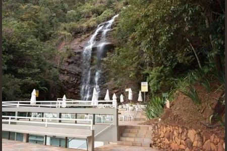 Casa de condomínio à venda com 290m², 4 quartos e 4 vagas Casa de condomínio à venda com 290m², 4 quartos e 4 vagasCachoeira do Clube