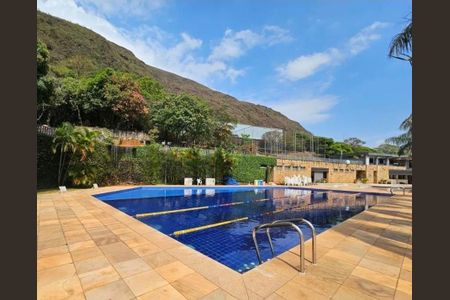 Casa de condomínio à venda com 290m², 4 quartos e 4 vagas Casa de condomínio à venda com 290m², 4 quartos e 4 vagasPiscina do Clube
